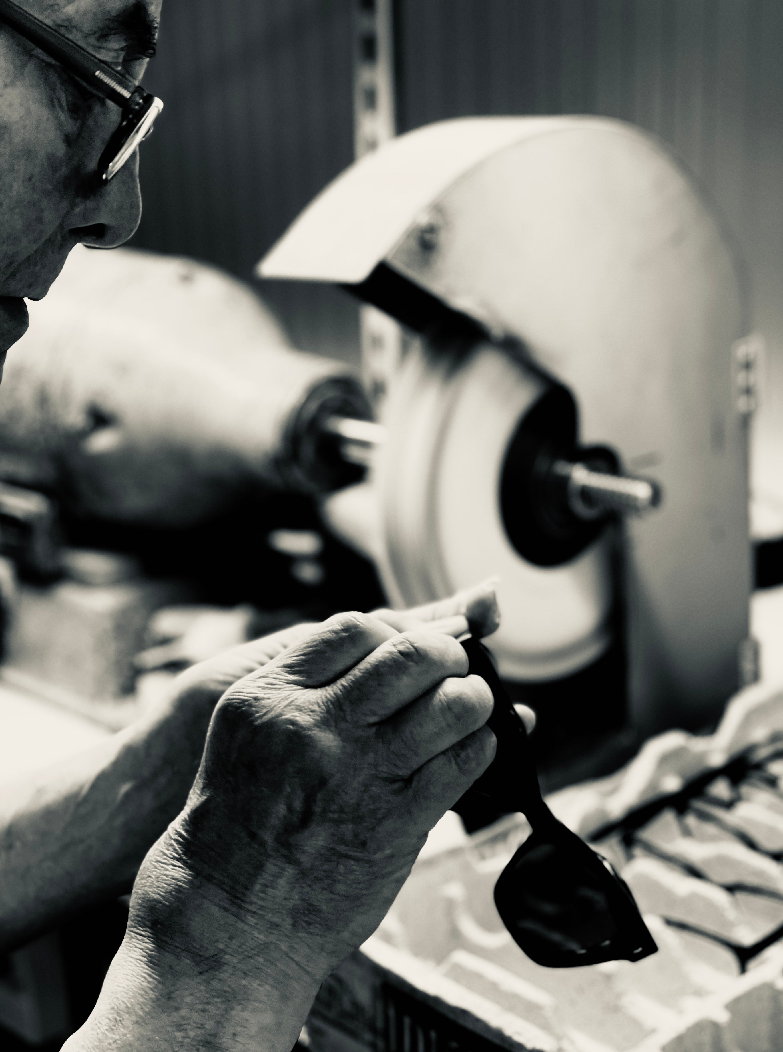 Les Monts - Craftsmanship | Hand Polishing
